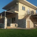 Nereids Apartments-erato * Petalidi