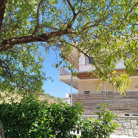 Nereids Apartments-erato Petalídhion